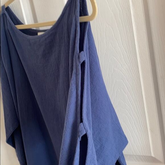 Soft Surroundings Medium blue top - Picture 3 of 6